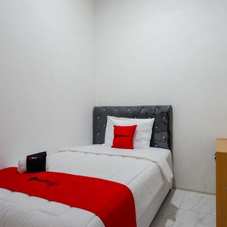 Reddoorz Hostel Near Kota Lama Semarang Exterior foto